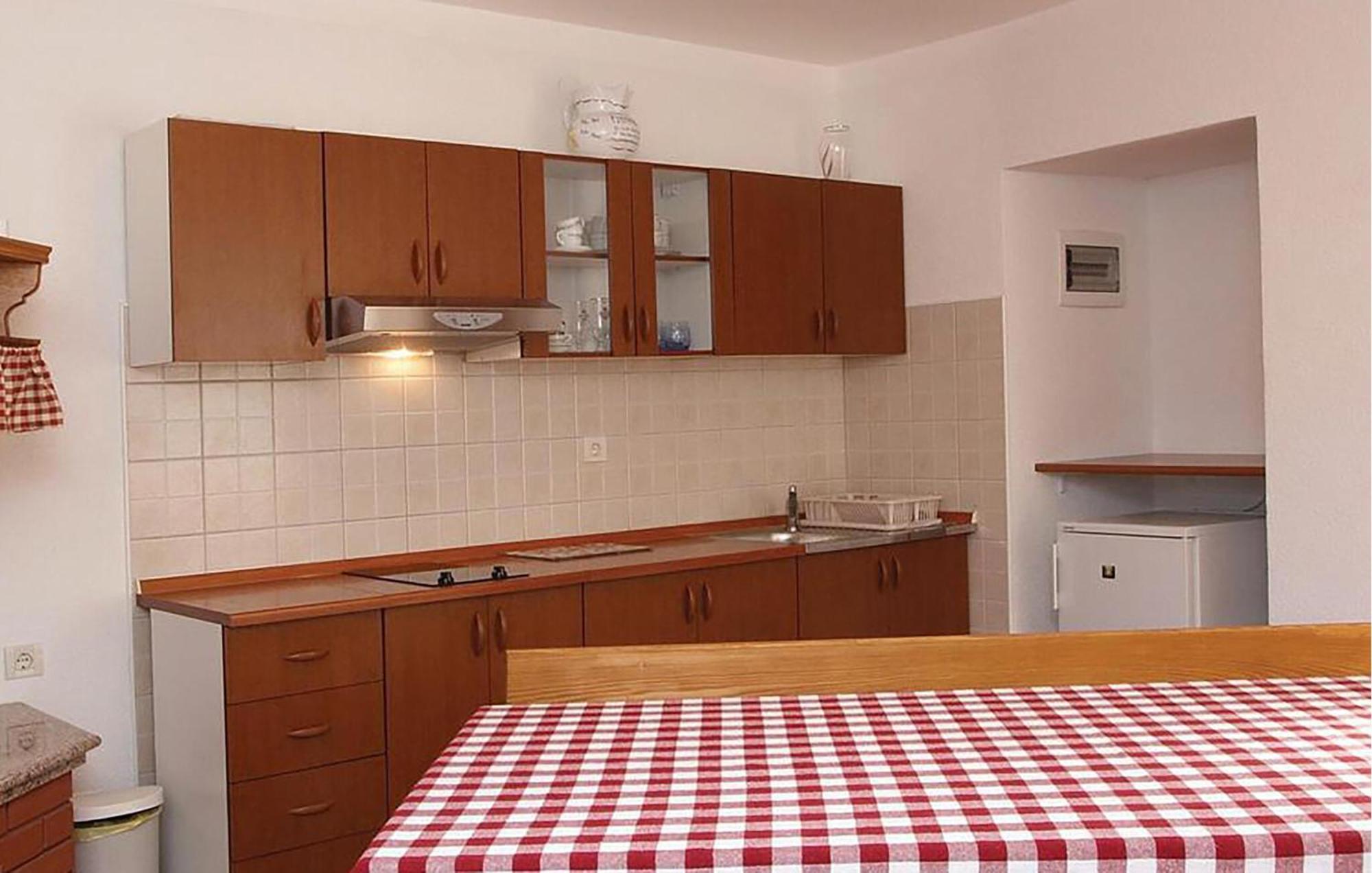 2 Bedroom Awesome Apartment In Plomin Exterior foto