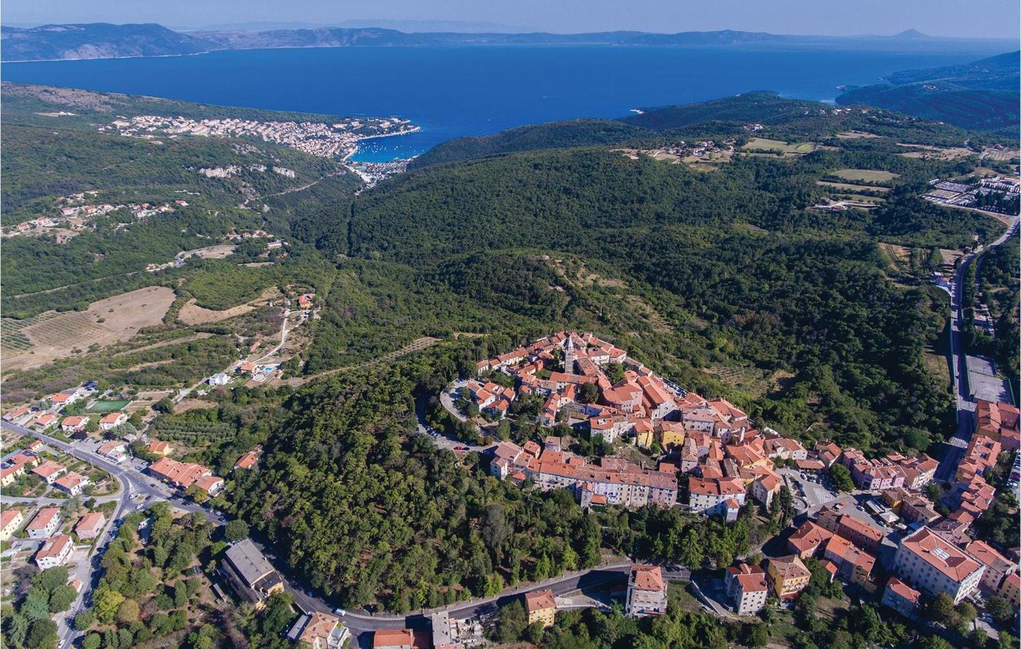 2 Bedroom Awesome Apartment In Plomin Exterior foto