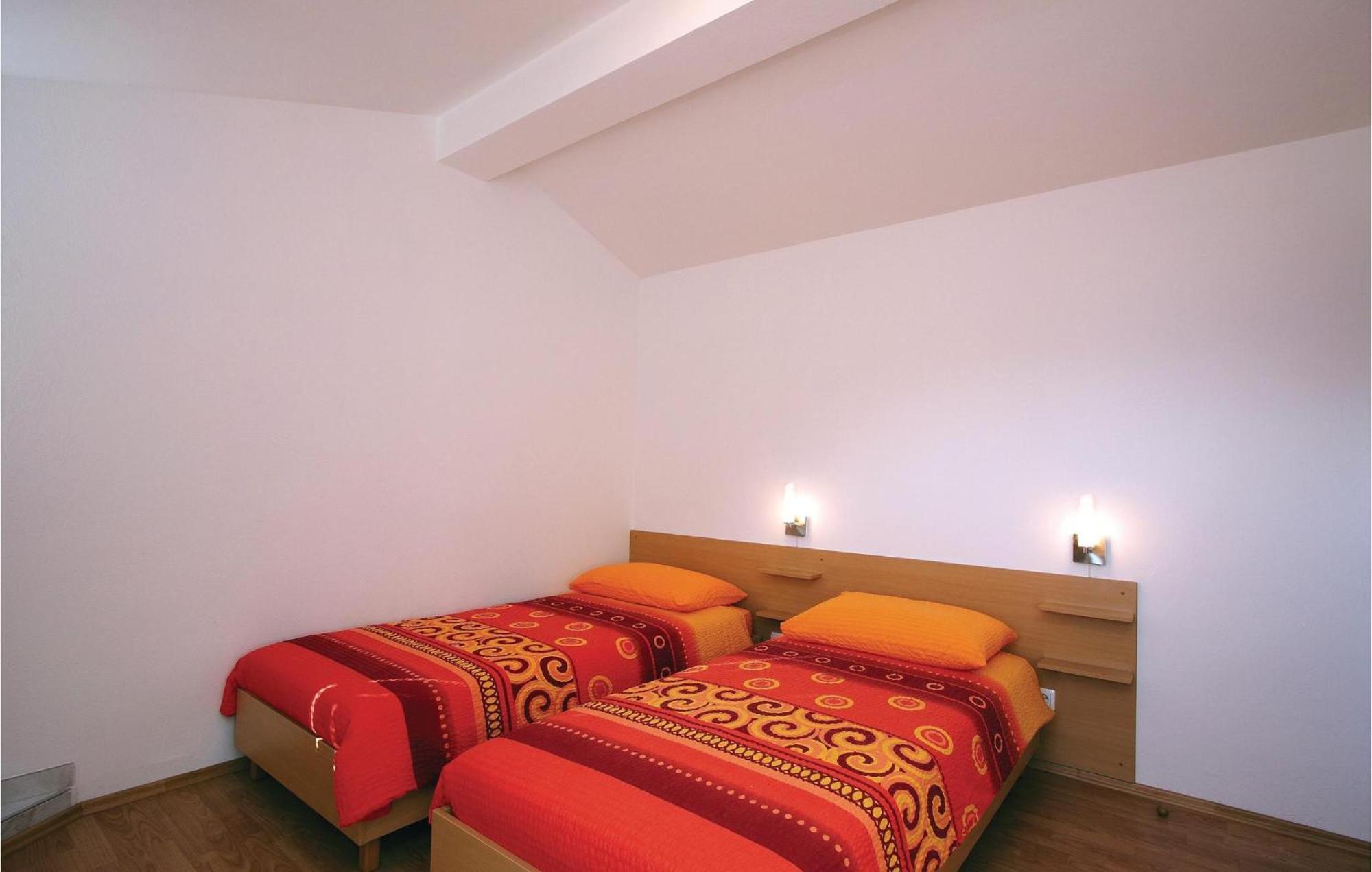 2 Bedroom Awesome Apartment In Plomin Exterior foto